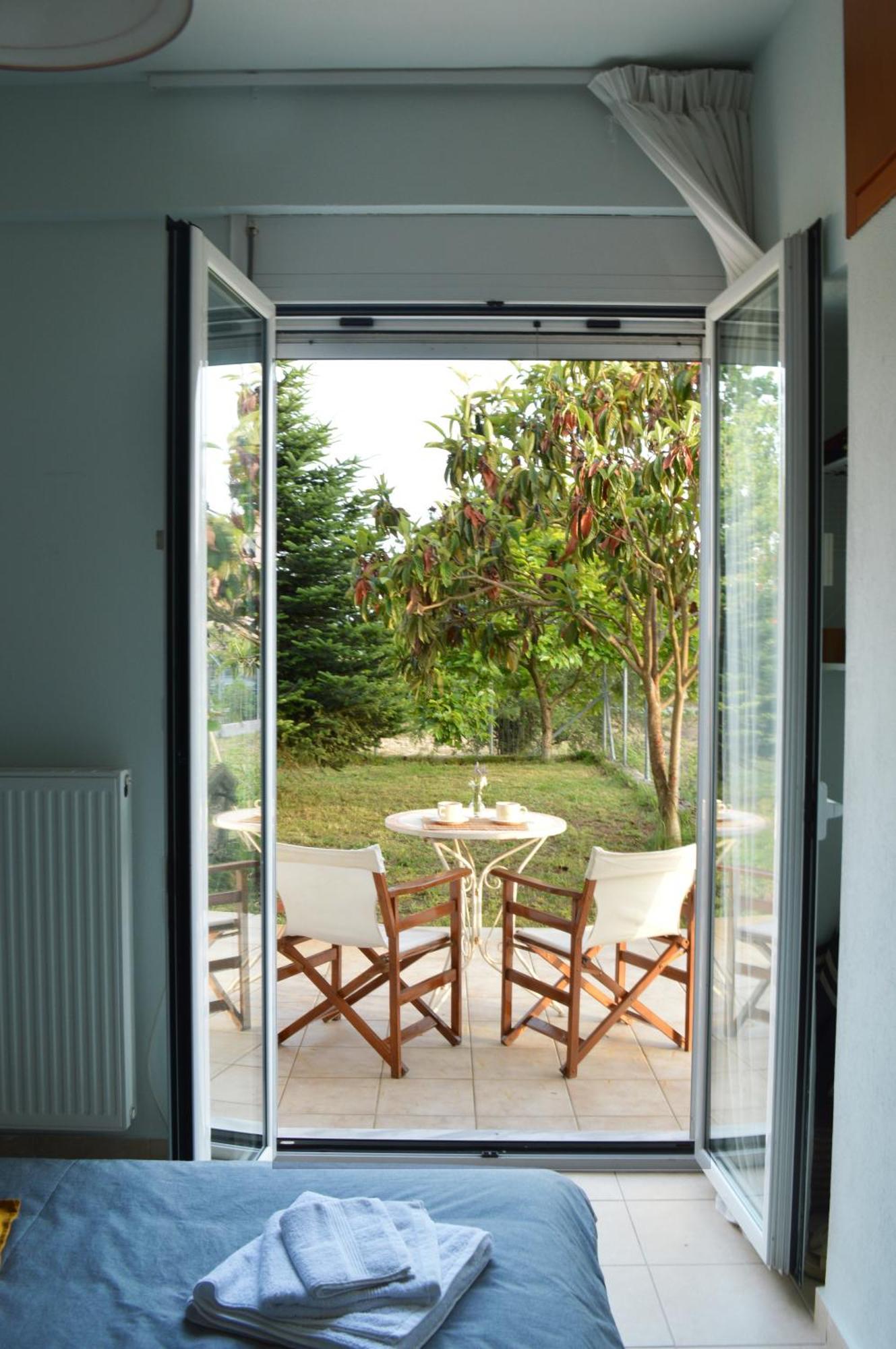 Sunny Retreat With A Garden Terrace Private Room Ioannina Exterior photo